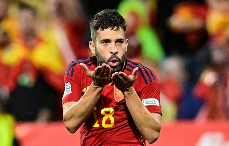 hau-ve-canh-hay-nhat-the-gioi-jordi-alba